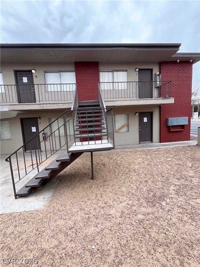 Building Photo - 1121 E Desert Inn Rd