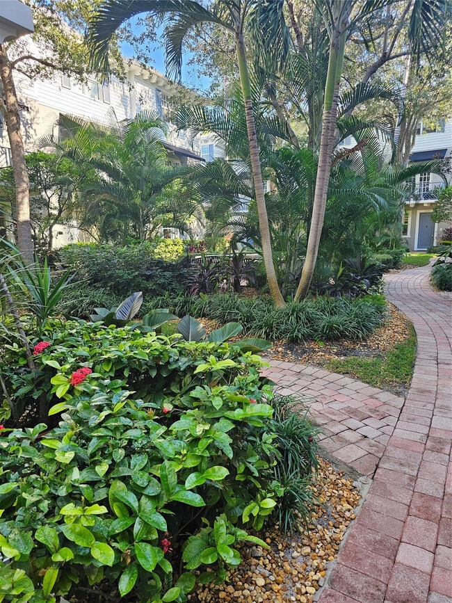 Building Photo - 2309 NE 9th Ave