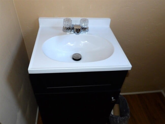 Building Photo - 302 SW Park Ave