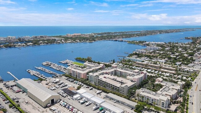 Building Photo - 806 E Windward Way