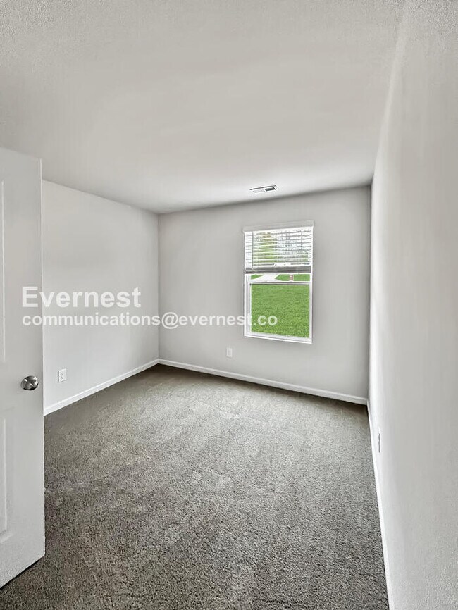 Building Photo - 4 Bed, 2.5 Bath Home with Garage / Pet-Friendly / Vouchers Accepted / Coming Soon!