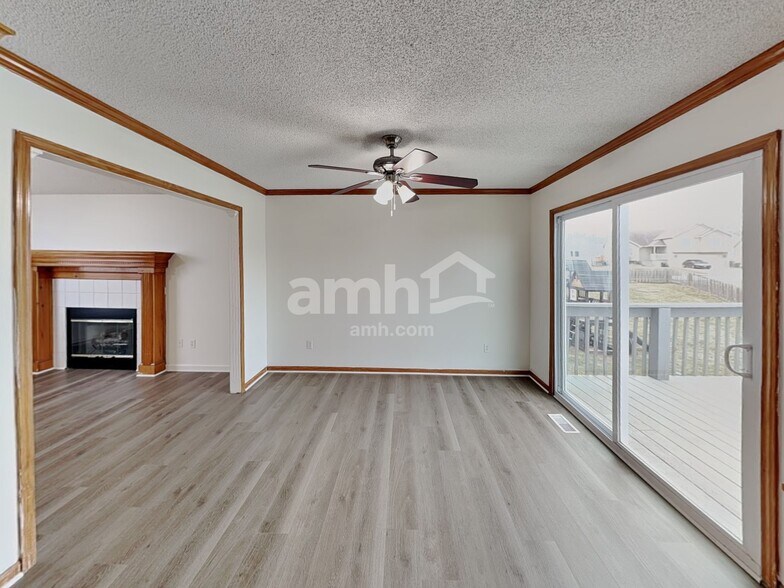 Building Photo - 11202 N Lewis Ave