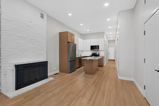 Building Photo - 2132 W Potomac Ave