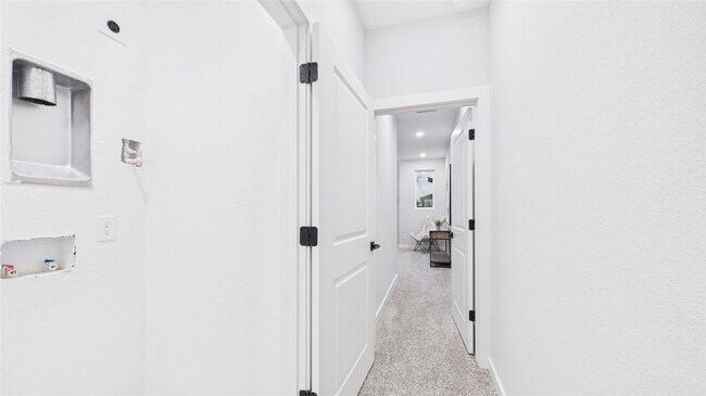 Building Photo - 5028 Creekmont Dr