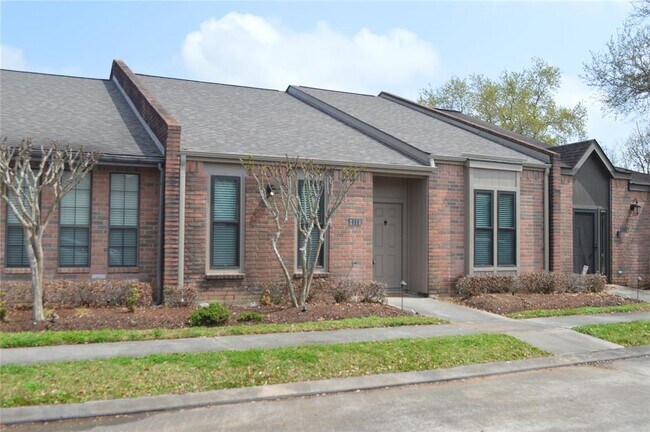 Primary Photo - 111 Manor Pl