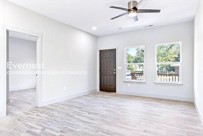 Building Photo - 1617 Roanoke Ave