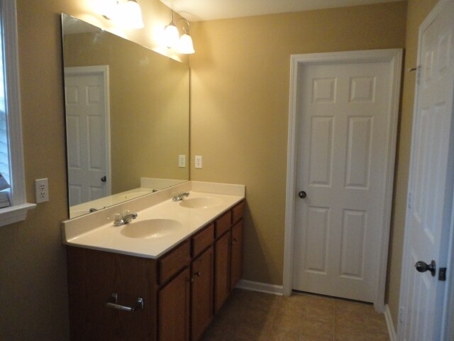 Building Photo - 1041 Kings Mountain Ln