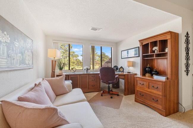 Building Photo - 41484 Woodhaven Dr W