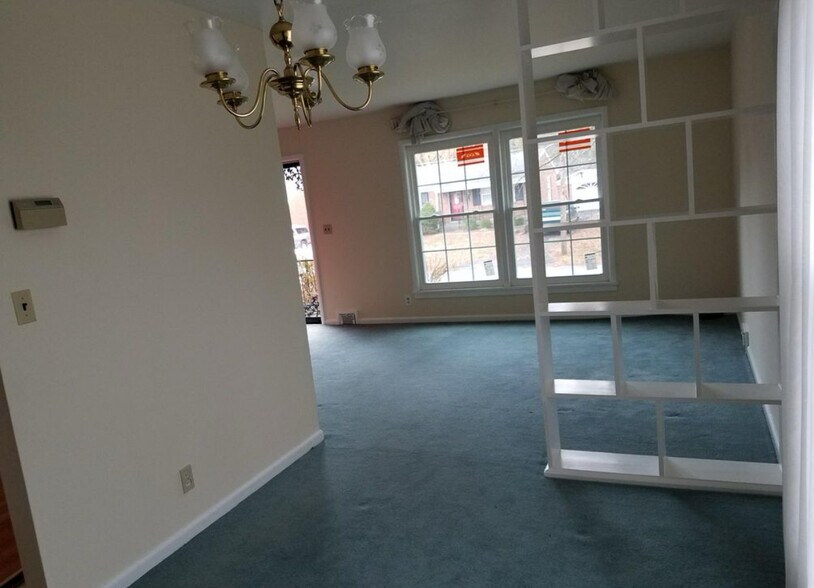 Building Photo - 2909 Thistlewood Dr