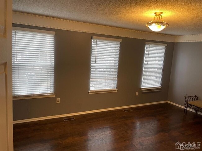 Building Photo - 11 Bristol Dr