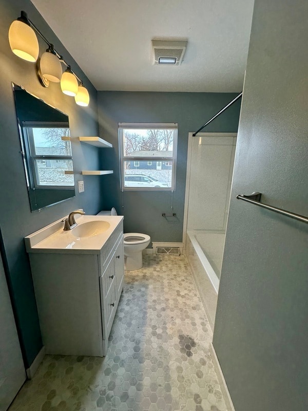 Building Photo - 2418 Wisconsin St SW