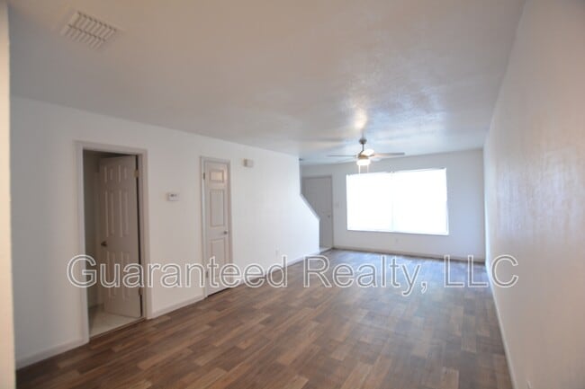 Building Photo - 810 Plum St