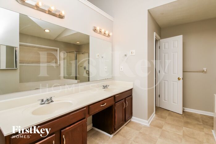 Building Photo - 1877 Wedgewood Dr