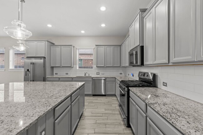 Building Photo - Come visit this beautiful home in the gate...