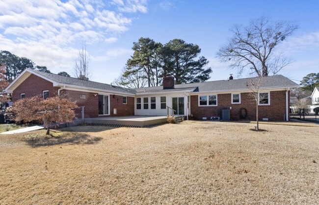 Building Photo - 1404 Shelton Rd