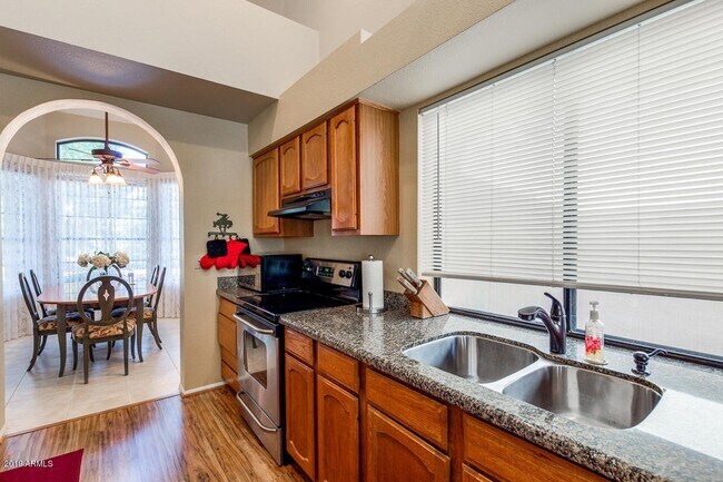 Building Photo - Location! Location! Beautiful 4 Bedroom/ 3 Bath Home! Ray/Kyrene