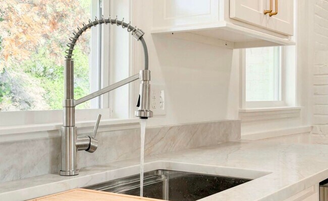 Building Photo - Beautiful 3/2 Home Available Now!