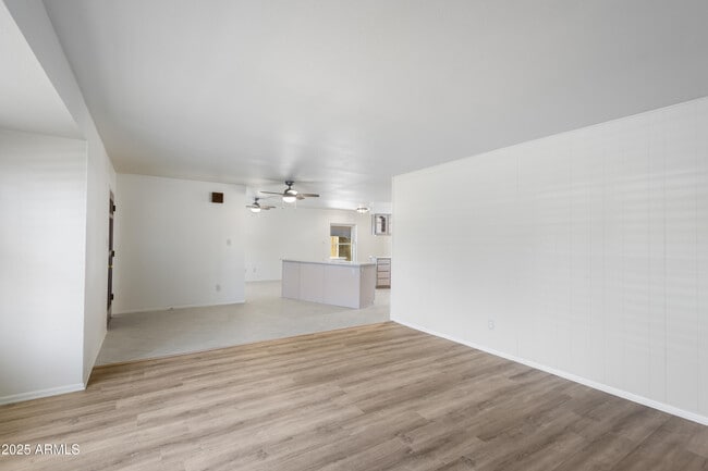Building Photo - 5742 N 12th Pl