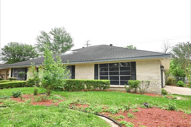 Building Photo - 202 Coronation Dr