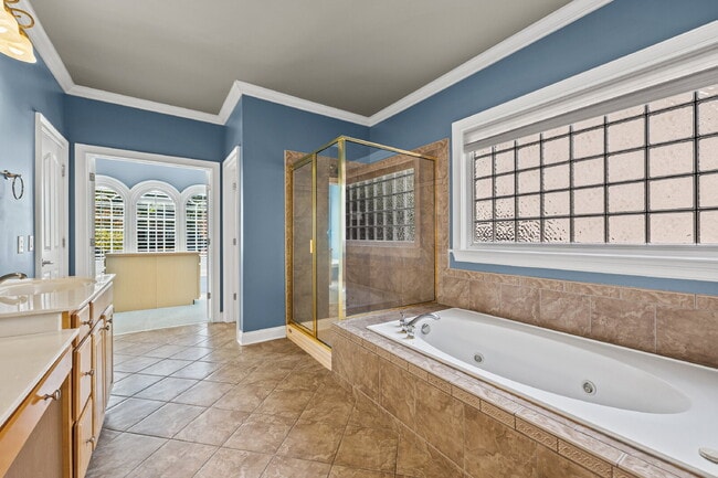 Building Photo - "Luxurious 4-Bed Oasis with Granite Countertops & Cozy Fireplace in Charlotte - 3914 Sq Ft of Ele...