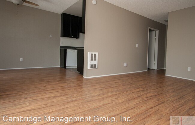Primary Photo - 1371 E Lexington Ave