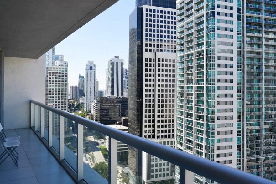 Building Photo - 485 Brickell Ave