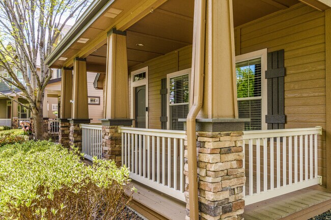 Building Photo - 994 E Winding Creek Dr