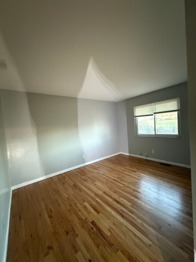 Building Photo - 2353 Blue Heron Dr