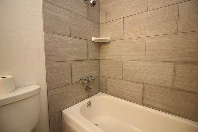 Building Photo - 2 Bedroom Condo Near Coddingtown