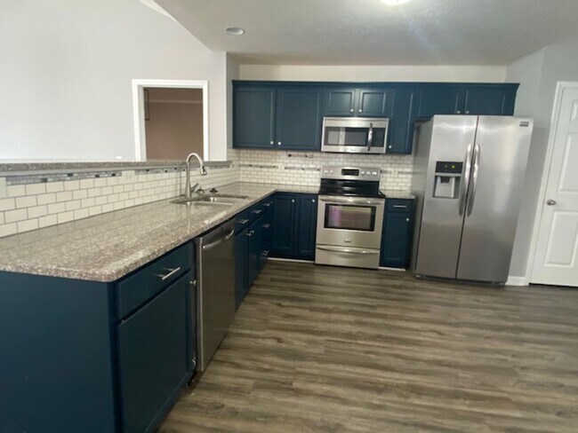 Building Photo - Newly Renovated Single Family Home