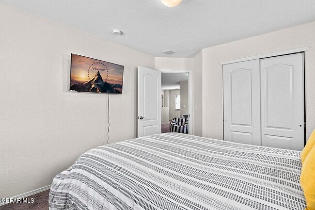 Building Photo - 521 Delancey St
