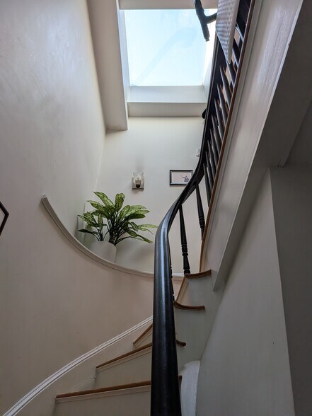 Building Photo - 87 3rd St