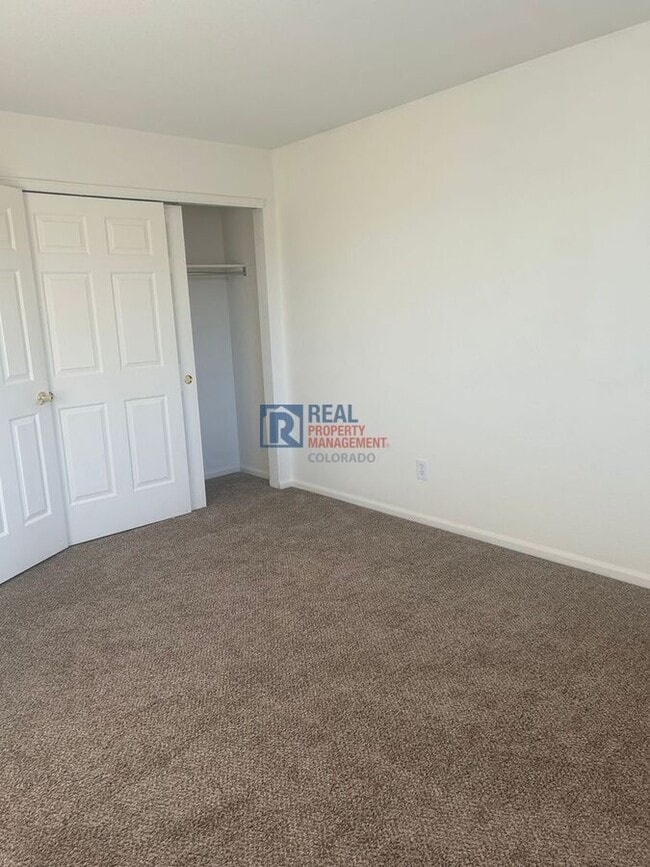 Building Photo - 9044 Edgewood St