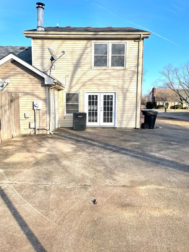 Building Photo - Fantastic Condo in established neighborhood