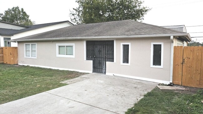Building Photo - 5714 Southwind St