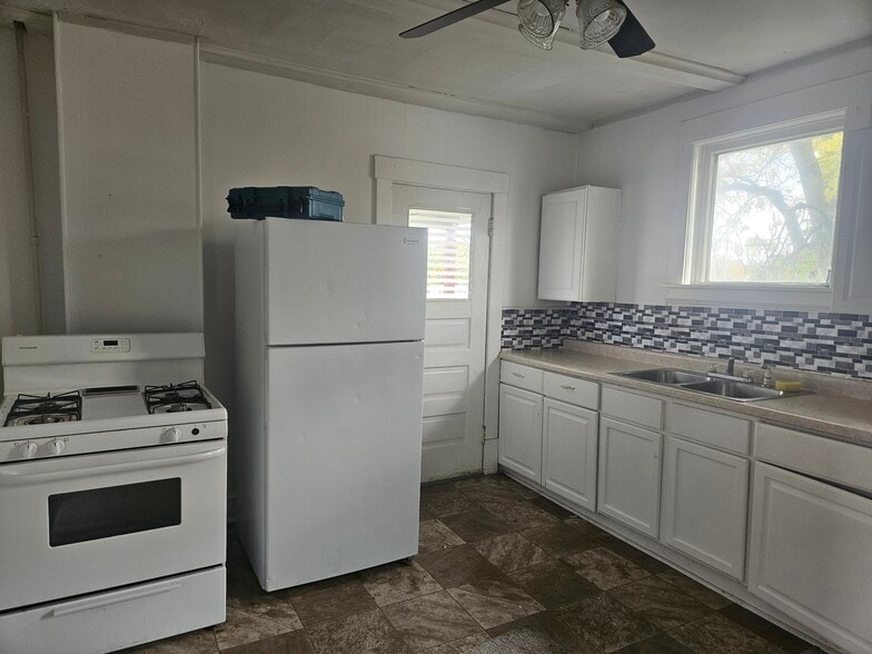 Kitchen - 1119 Albers St SW