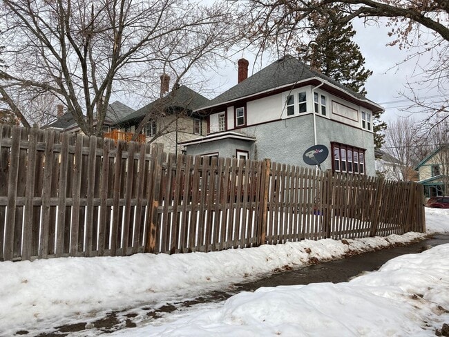 Building Photo - AVAILABLE JUNE - 4 Bed 2 Bath In Chester Park