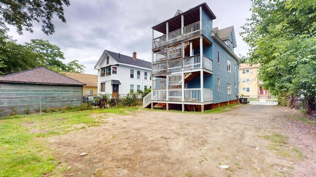Building Photo - 11 Judson St