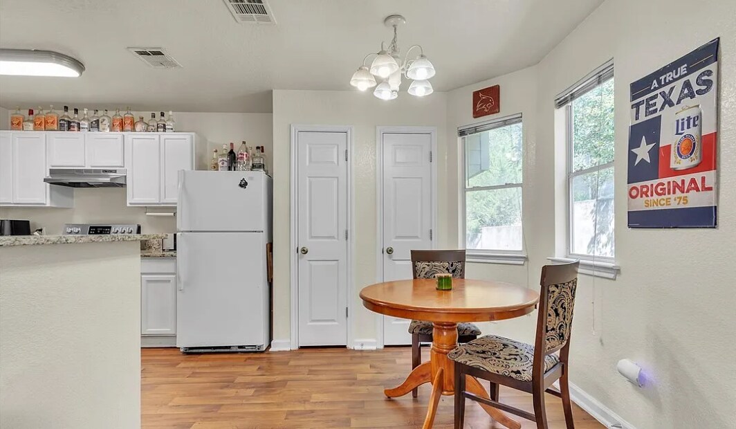 Dining - 899 Sagewood Trl