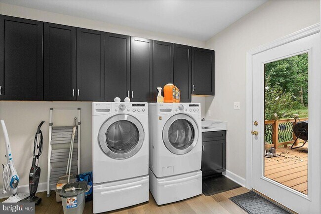 Building Photo - 20589 Myers Pl