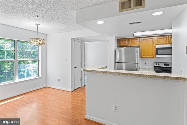 Building Photo - 1013 Fallcrest Ct
