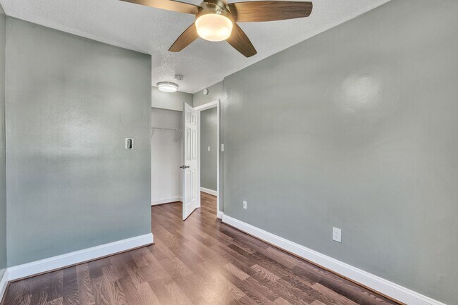 Building Photo - 2237 Farrington Ave
