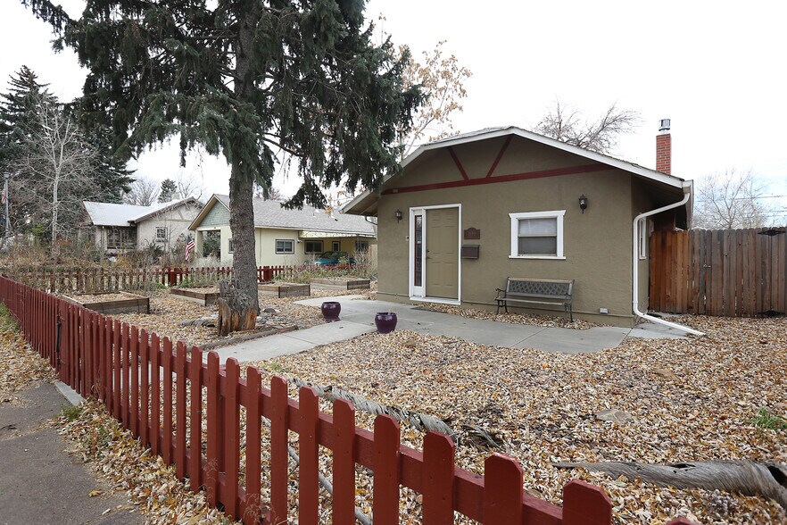 Front Yard - 1655 S Corona St