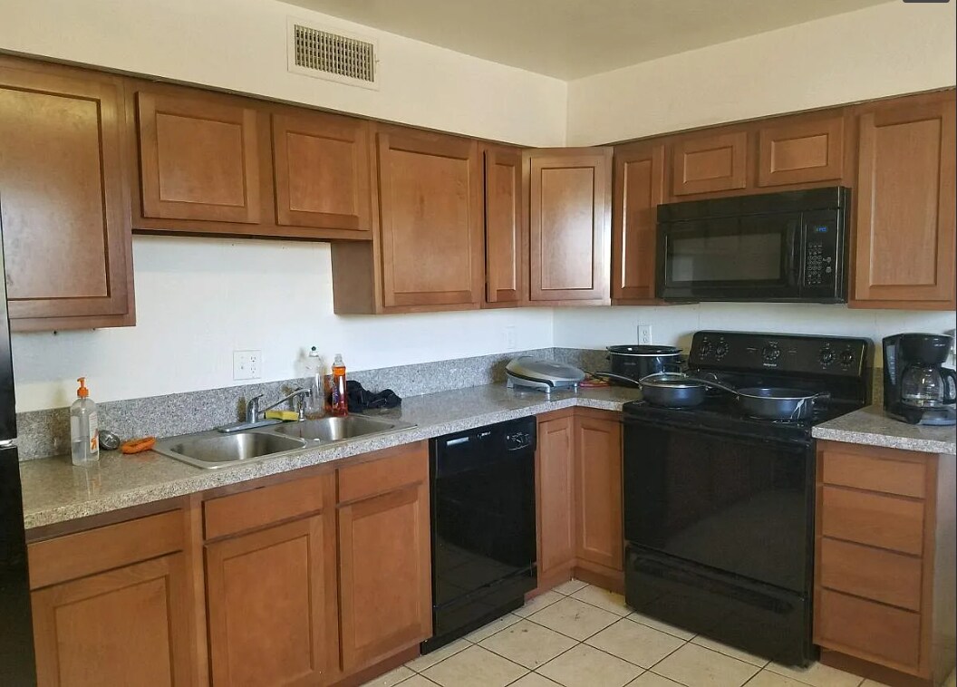 Building Photo - 1401 E Lee St