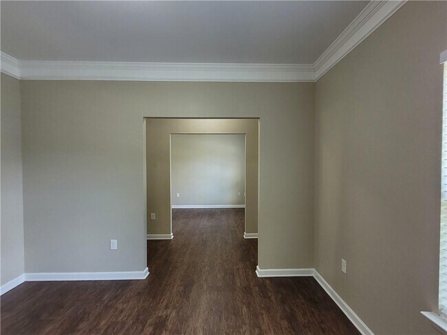 Building Photo - 6010 Stonebrook Ln