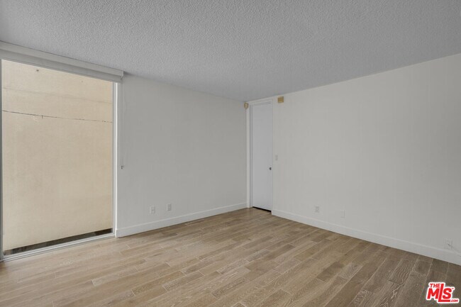 Building Photo - 1 Ironsides St