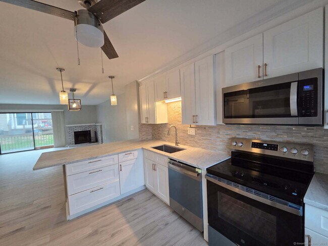Building Photo - 335 Monticello Dr