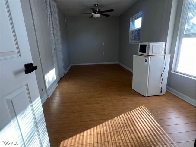 Building Photo - 712 Camellia Dr