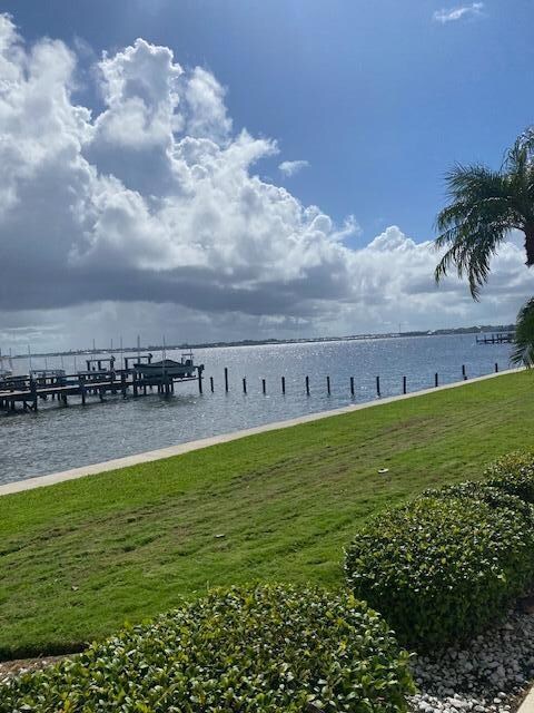 Building Photo - 4139 NE Moon River Cir