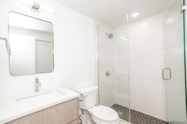 Building Photo - Top Floor Gold Coast 1 Bed Apartment